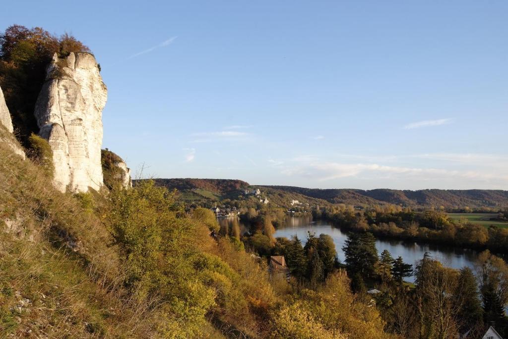 ホテル Les 3 Falaises Le Thuit エクステリア 写真